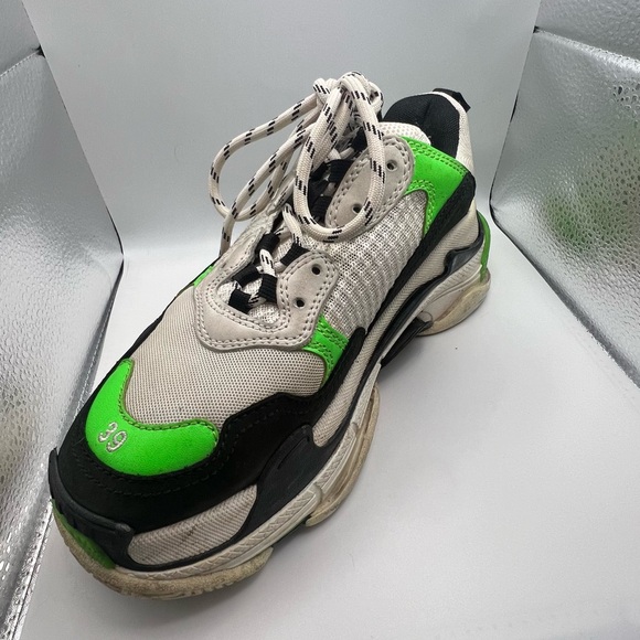 Balenciaga Triple S Chunky Sneaker
Size EU 39 - Picture 3 of 10
